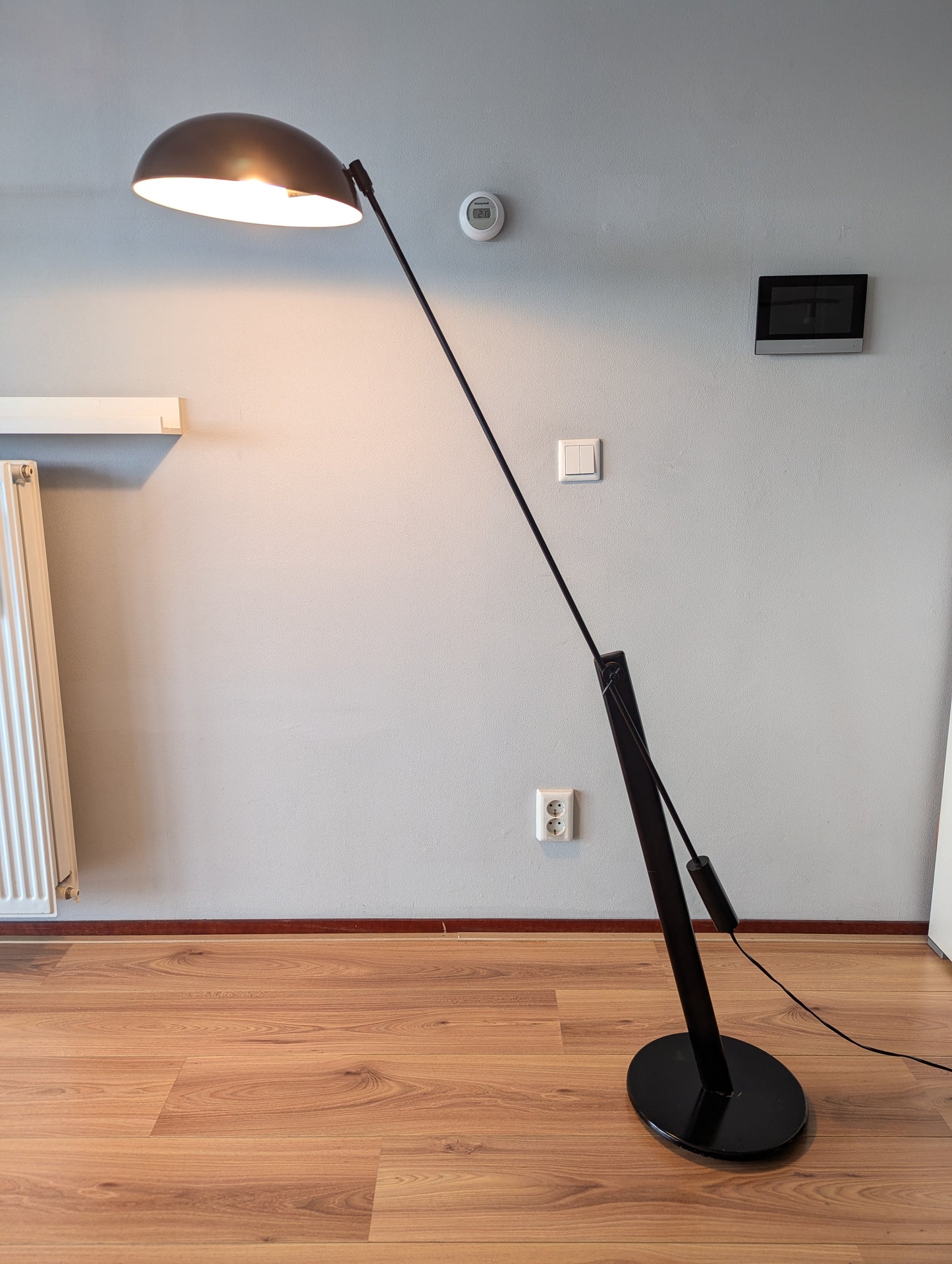 Hala Zeist “Counterweight” Floor Lamp – (1970s)