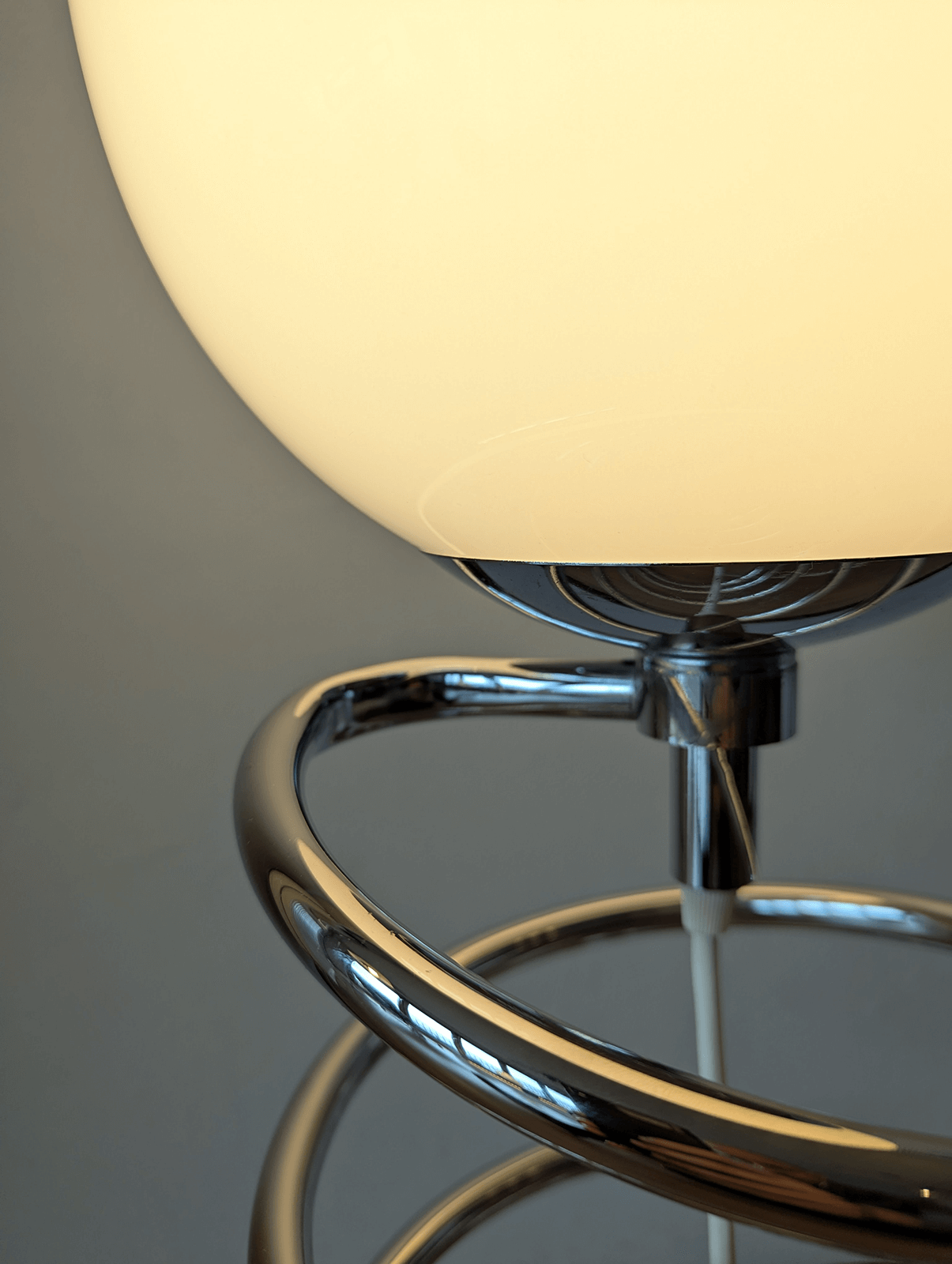 Space Age Floor Lamp – Chrome Spiral Base with Opal Glass Globe – 70 cm