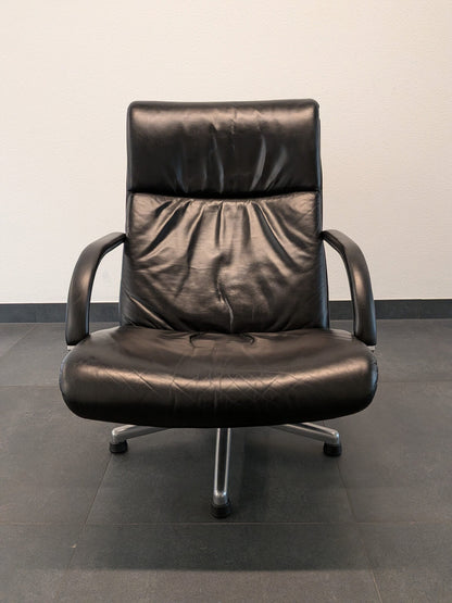 Artifort F194 Lounge Chair - Black Leather - Polished Aluminium Star Base