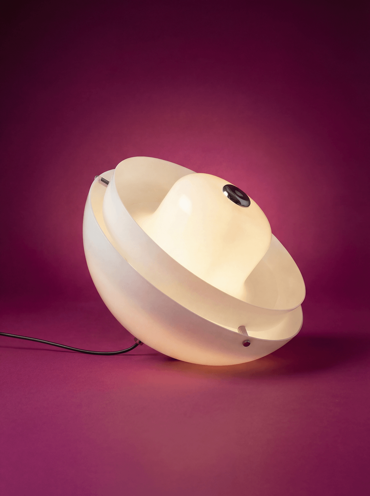 Harveiluce iGuzzini Pendant lamp designed by Luigi Massoni - Opaline Plastic - Italian Space Age Design - 1970s