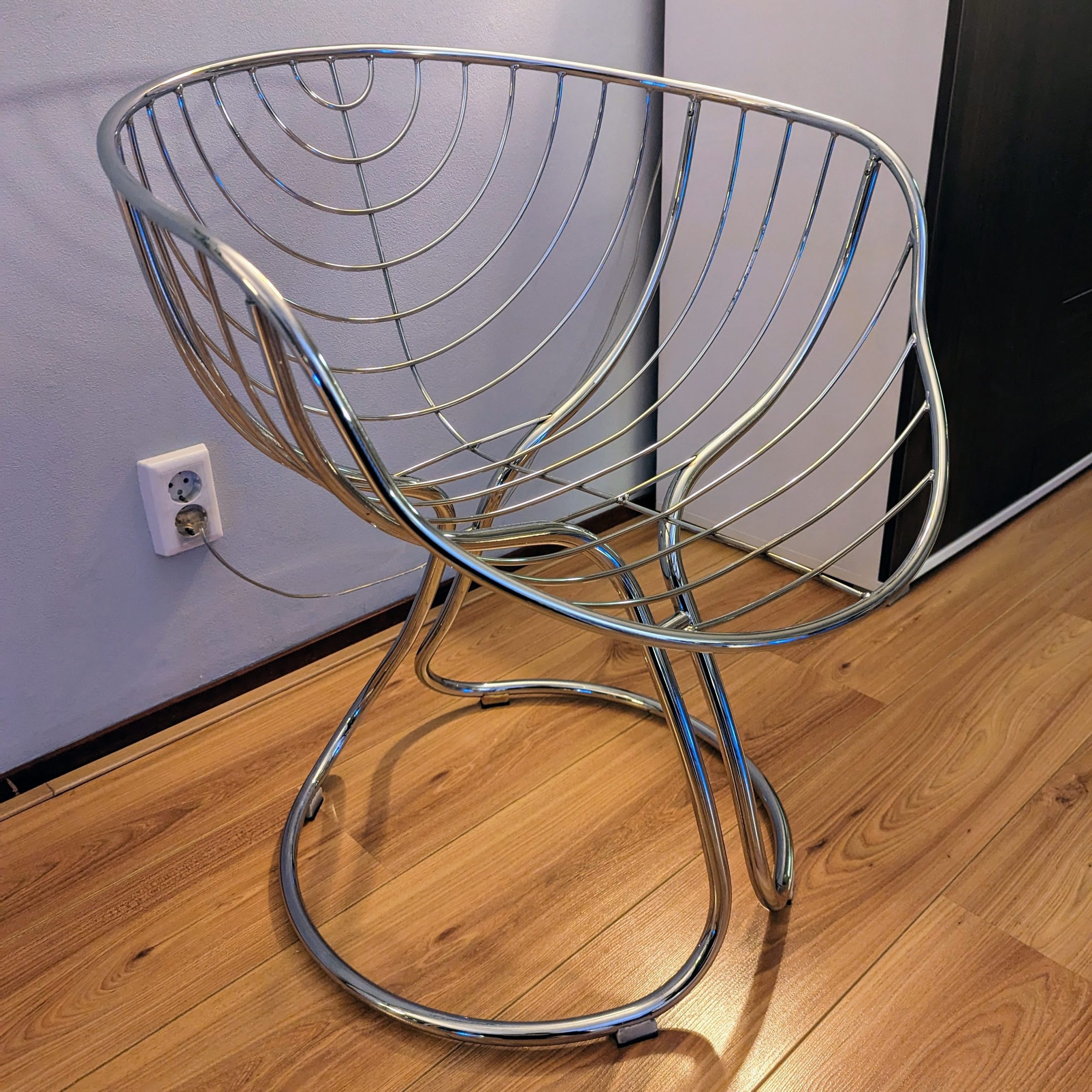 Rima ‘Pan Am’ Chair by Gastone Rinaldi: “Rima ‘Pan Am’ chair designed by Gastone Rinaldi, showcasing a sleek metal frame with a contoured seat and backrest, reflecting mid-century modern design.”